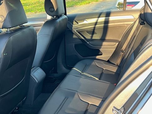 Used 2019 Volkswagen Golf SE w/ Driver Assistance Package image 9