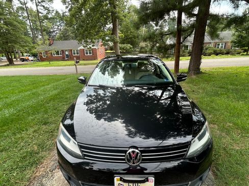 Used 2011 Volkswagen Jetta SEL FWD image 16