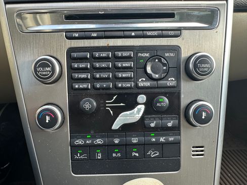 Used 2010 Volvo XC60 T6 R-Design image 16