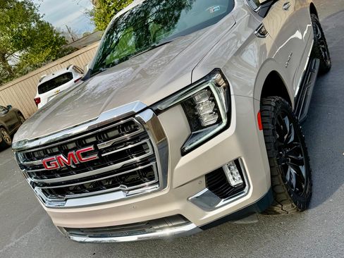 Used 2021 GMC Yukon SLT w/ SLT Luxury Plus Package image 2