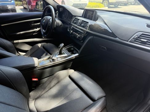 Used 2018 BMW 330i Sedan w/ Convenience Package RWD image 11