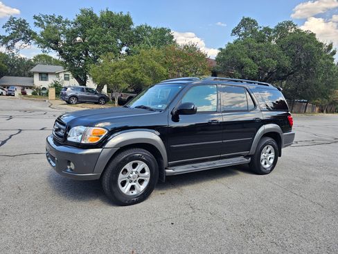 Used 2004 Toyota Sequoia SR5 RWD image 1