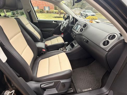 Used 2017 Volkswagen Tiguan Wolfsburg Edition AWD/4WD image 2