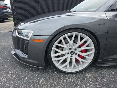 Used 2018 Audi R8 V10 w/ Carbon Exterior Package image 14
