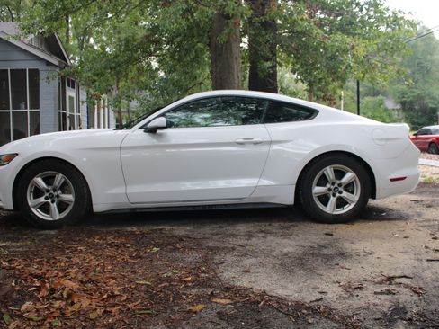 Used 2015 Ford Mustang Coupe image 9