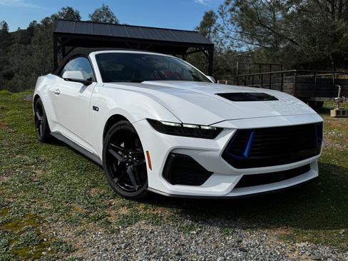 Used 2025 Ford Mustang GT Premium image 2