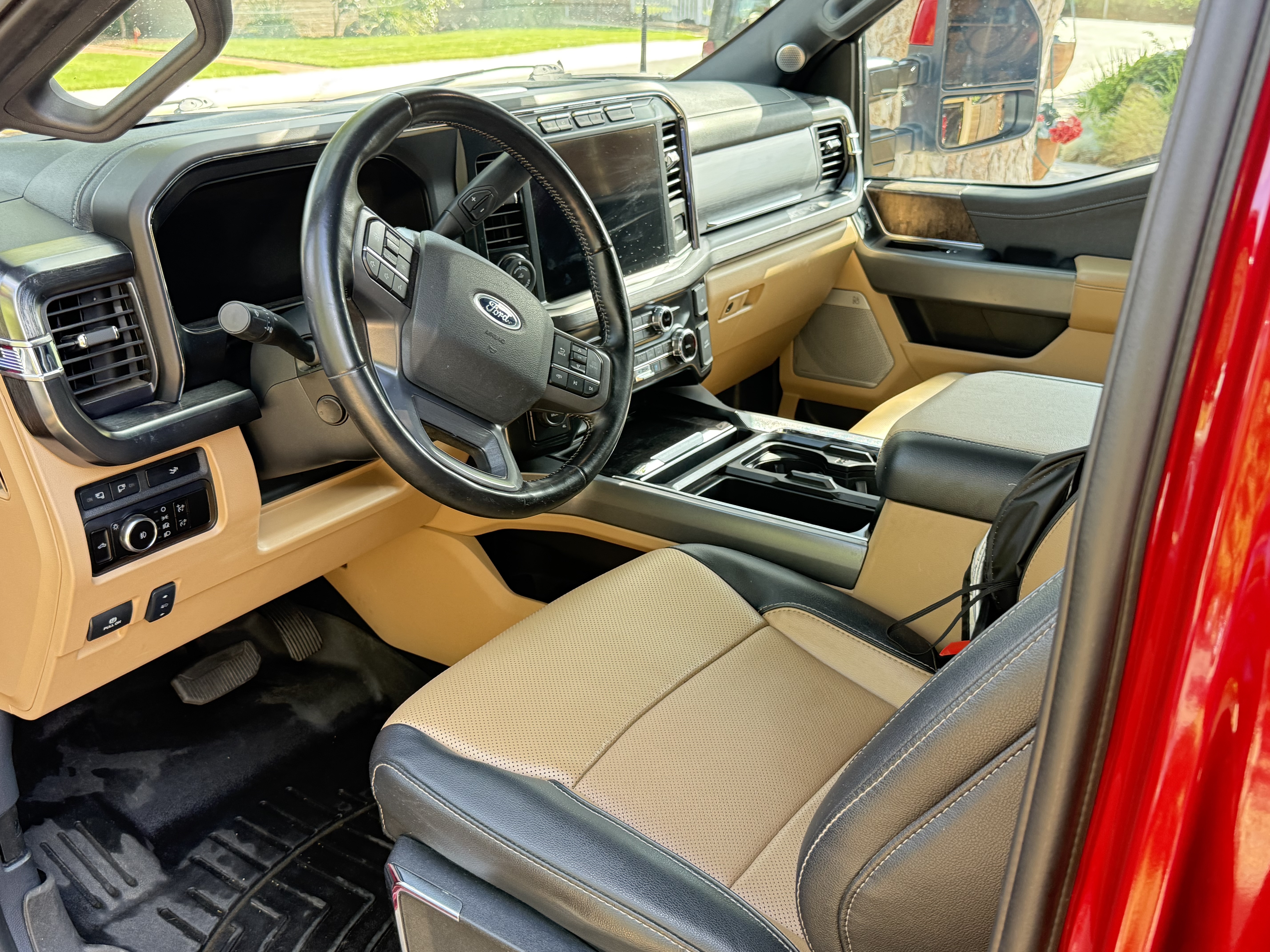 Used 2023 Ford F250 Lariat w/ Lariat Ultimate Package AWD/4WD image 14