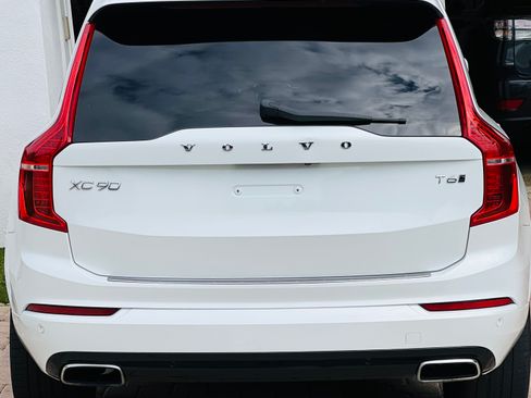 Used 2018 Volvo XC90 T6 Momentum w/ Convenience Package AWD/4WD image 5