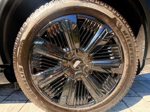 Used 2026 Cadillac Escalade IQL Luxury image 26