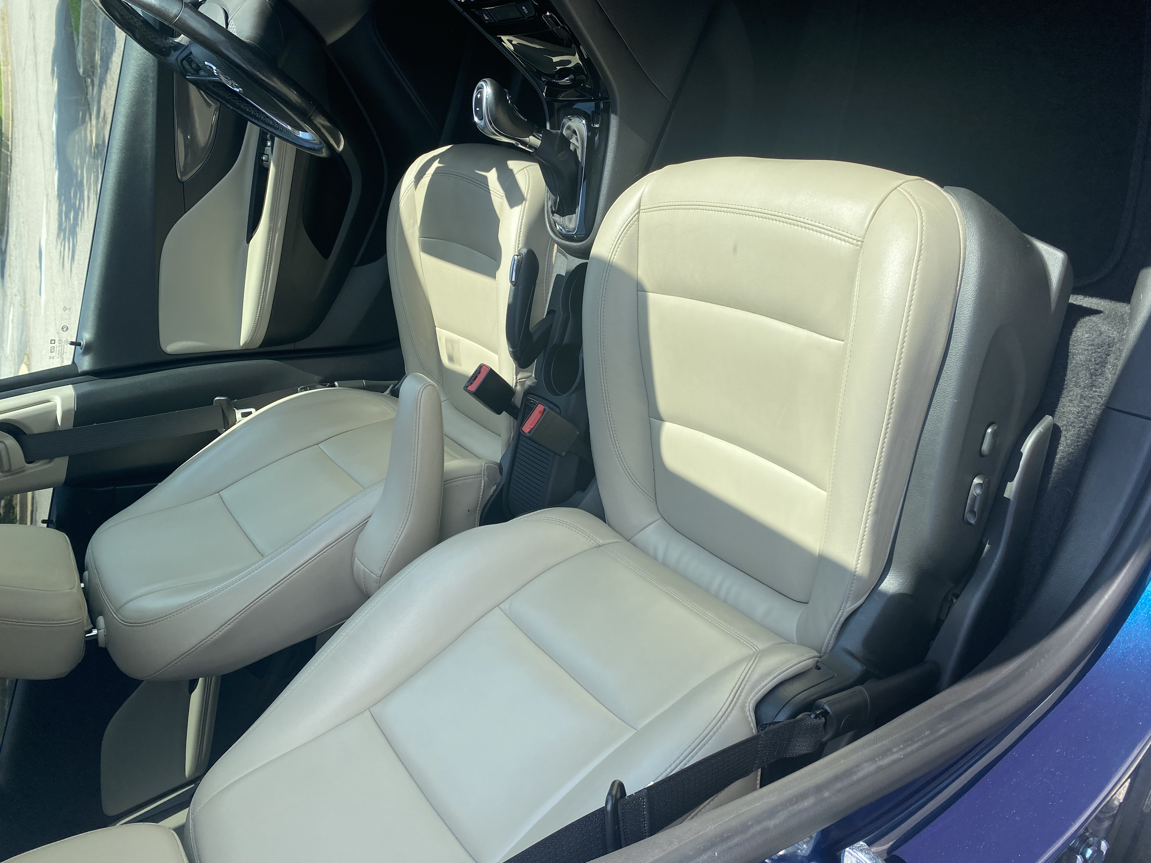 Used 2019 Buick Encore Essence w/ Experience Buick Package FWD image 18