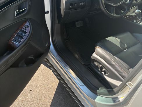 Used 2014 Chevrolet Impala LTZ FWD image 11