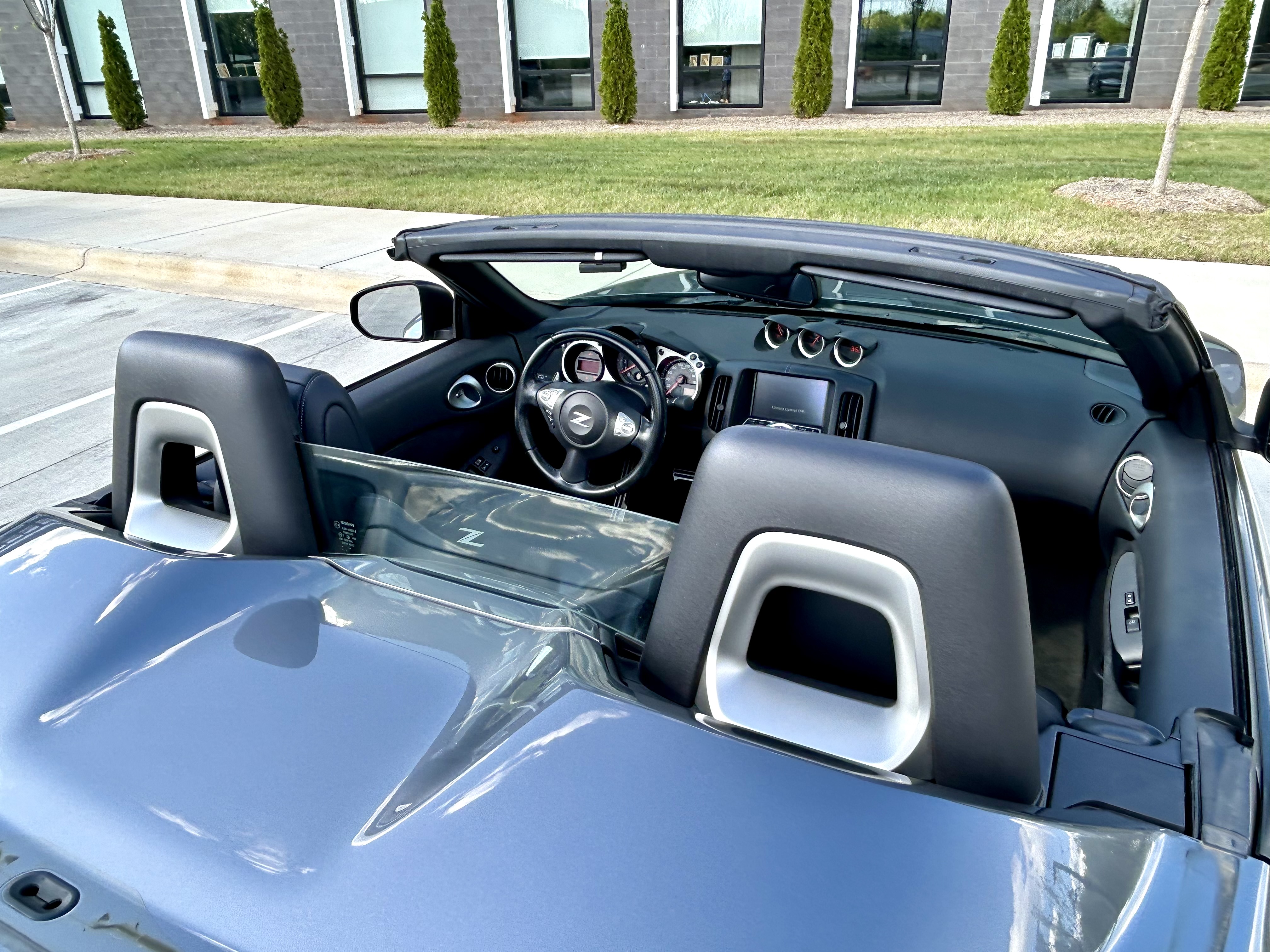 Used 2016 Nissan 370Z Touring RWD image 10