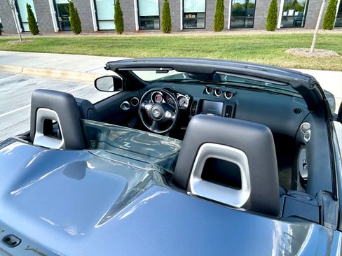 Used 2016 Nissan 370Z Touring image 10