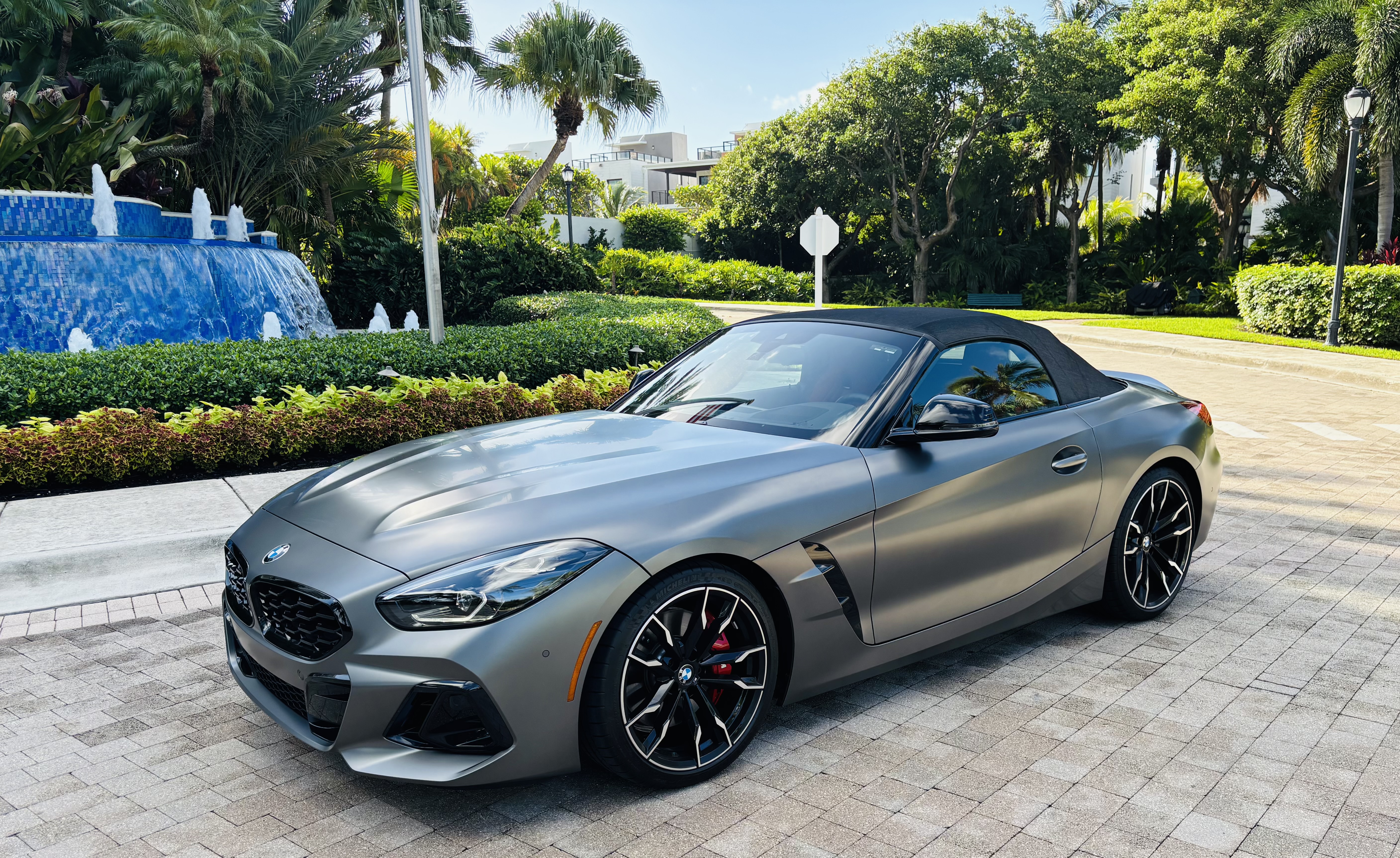 Used 2025 BMW Z4 M40i w/ Edition RWD image 1