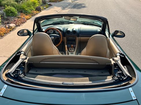Used 2001 MAZDA MX-5 Miata RWD image 25