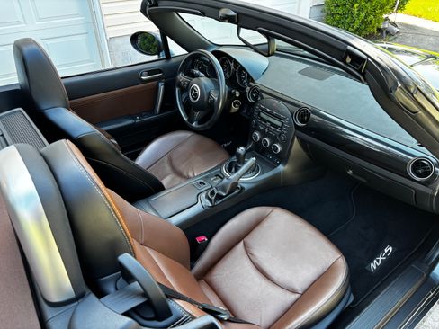Used 2014 MAZDA MX-5 Miata Grand Touring w/ Premium Package RWD image 9
