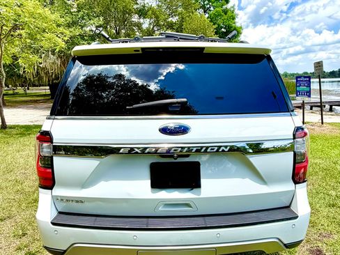 Used 2018 Ford Expedition Max Limited RWD image 19