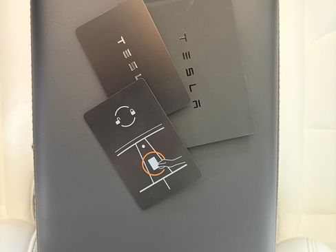 Used 2024 Tesla Model Y Performance image 22