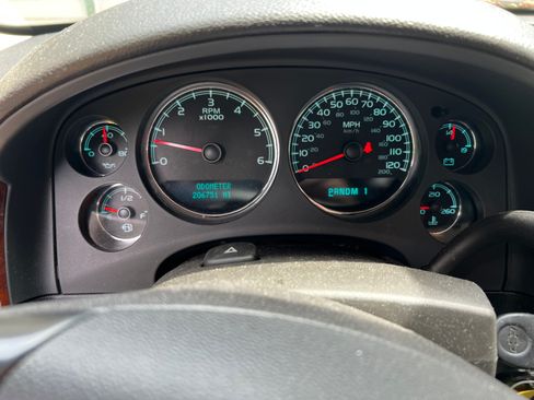 Used 2008 Chevrolet Suburban 2500 LT AWD/4WD image 13