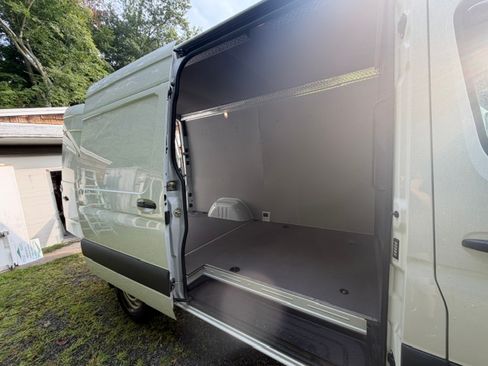 Used 2019 Mercedes-Benz Sprinter 144 image 6
