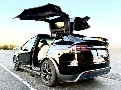 Used 2023 Tesla Model X image 21