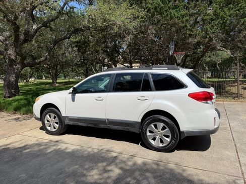 Used 2011 Subaru Outback 3.6R Limited w/ PWR Moonroof Pkg AWD/4WD image 1