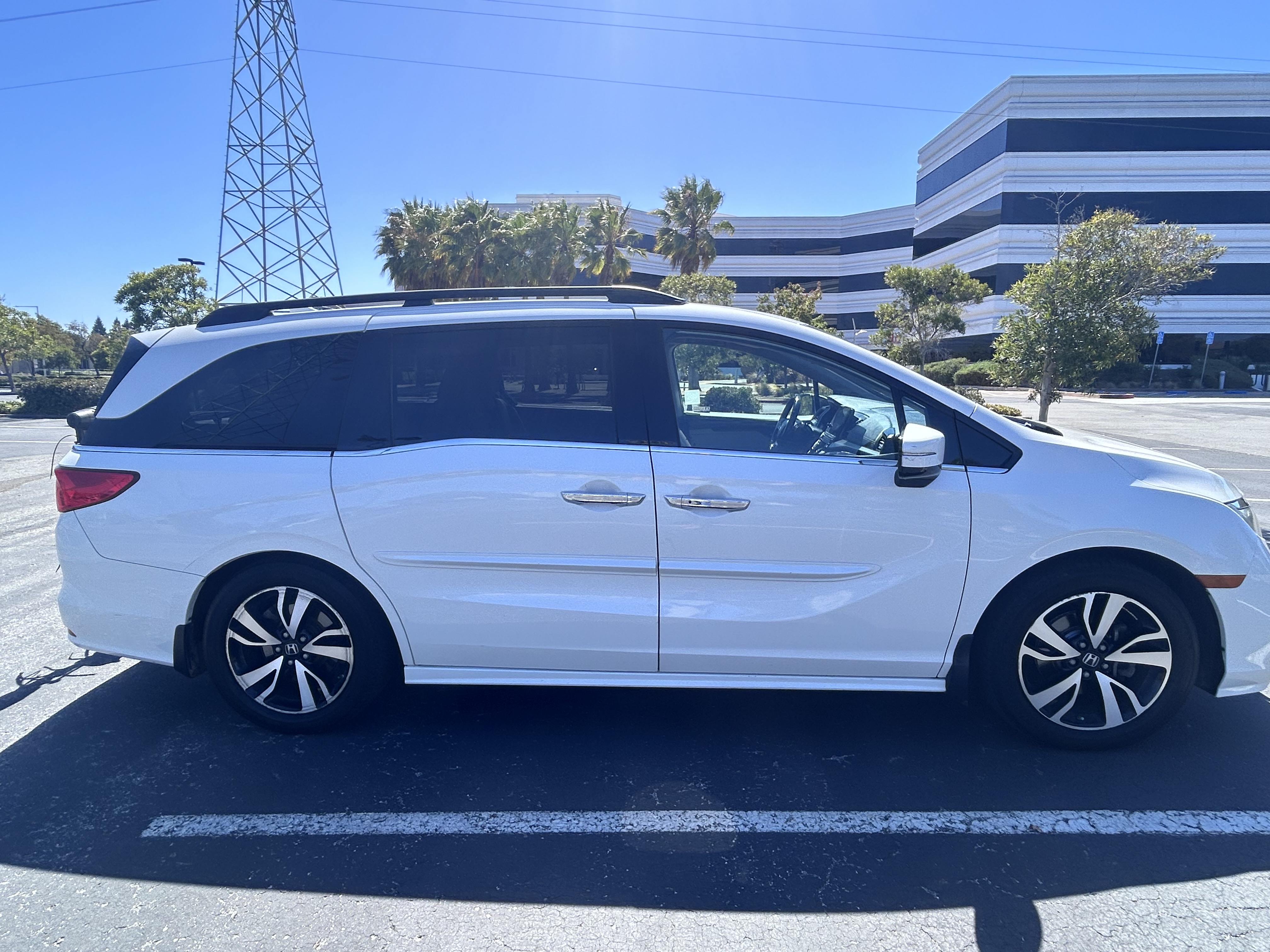 Used 2019 Honda Odyssey Elite image 4