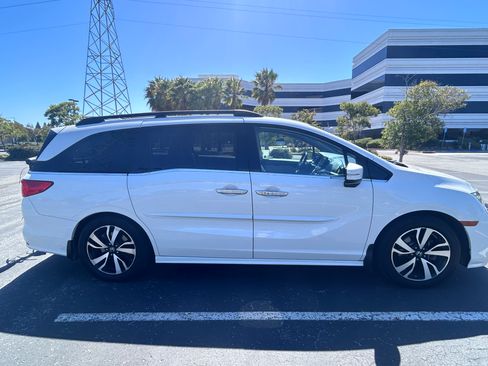 Used 2019 Honda Odyssey Elite image 4