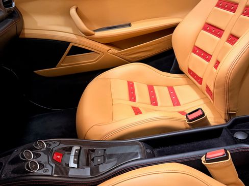 Used 2014 Ferrari 458 Spider RWD image 17