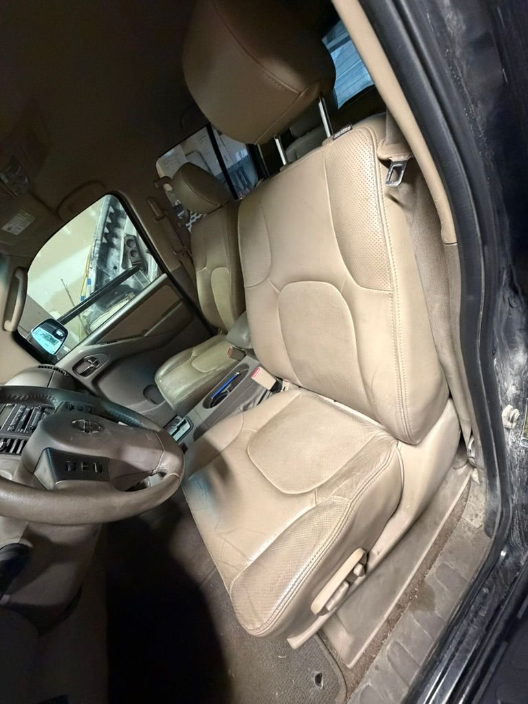 Used 2010 Nissan Frontier LE w/ LE Value Truck Pkg AWD/4WD image 6