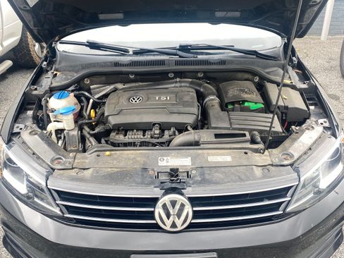 Used 2016 Volkswagen Jetta SEL w/ Lighting Package FWD image 4