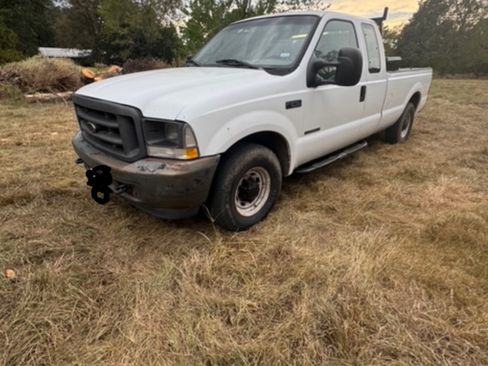 Used 2003 Ford F250 XL image 2