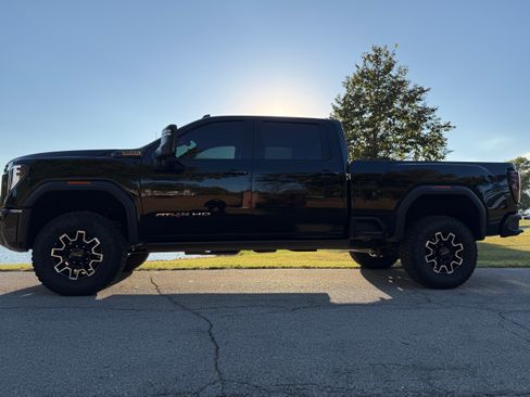 Used 2025 GMC Sierra 2500 AT4X image 10