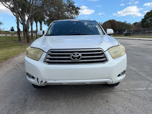 Used 2010 Toyota Highlander SE image 1