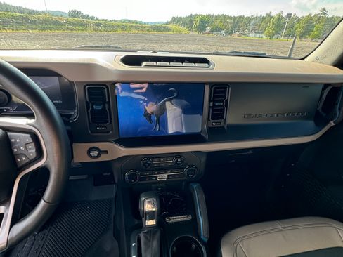 Used 2023 Ford Bronco Wildtrak image 12