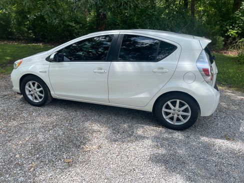 Used 2012 Toyota Prius C Three w/ Preferred Accessory Pkg #1 FWD image 2