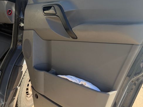 Used 2018 Mercedes-Benz Sprinter 2500 image 26