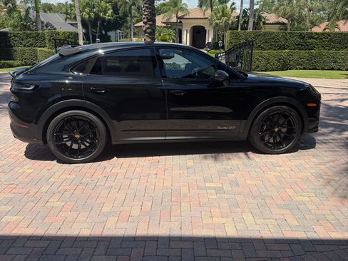 Used 2024 Porsche Cayenne Turbo GT AWD/4WD image 4