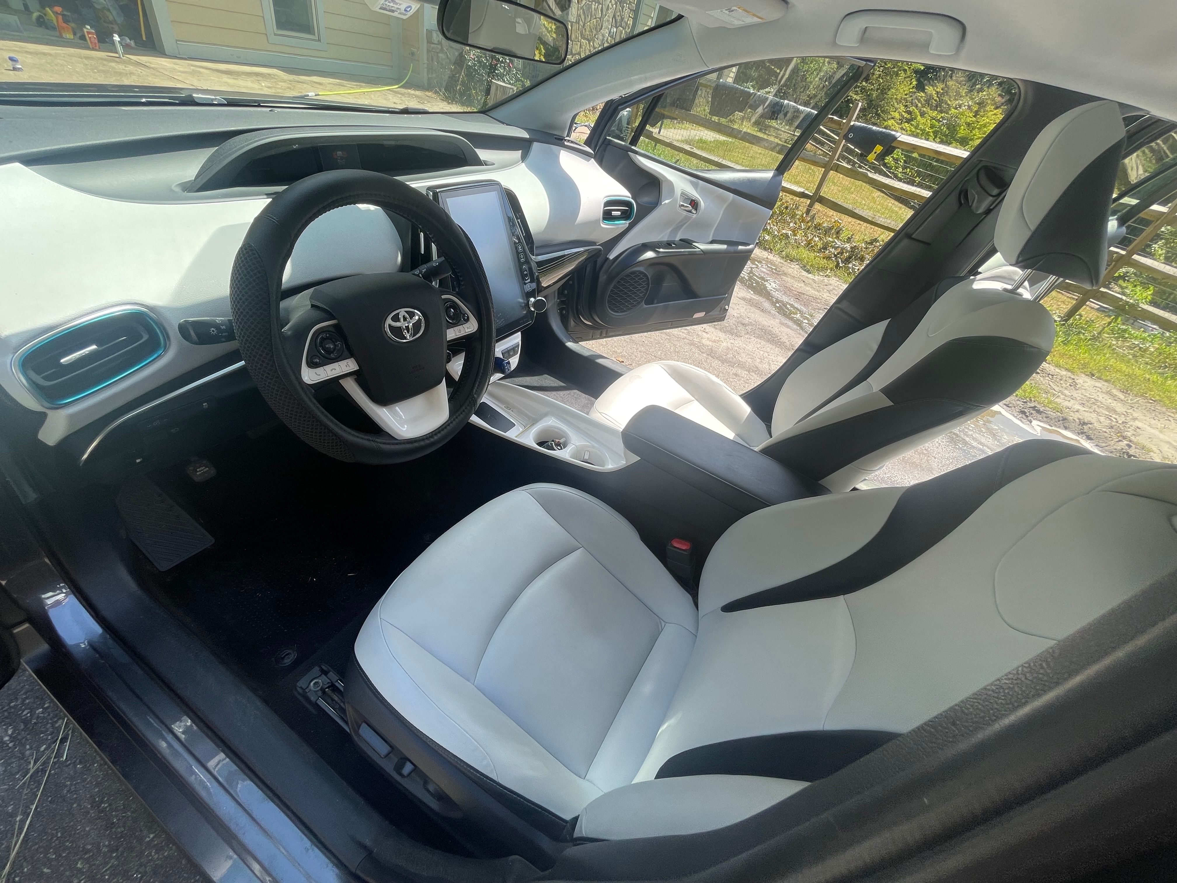 Used 2018 Toyota Prius Prime Premium FWD image 8