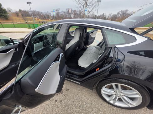 Used 2015 Tesla Model S P85D image 4