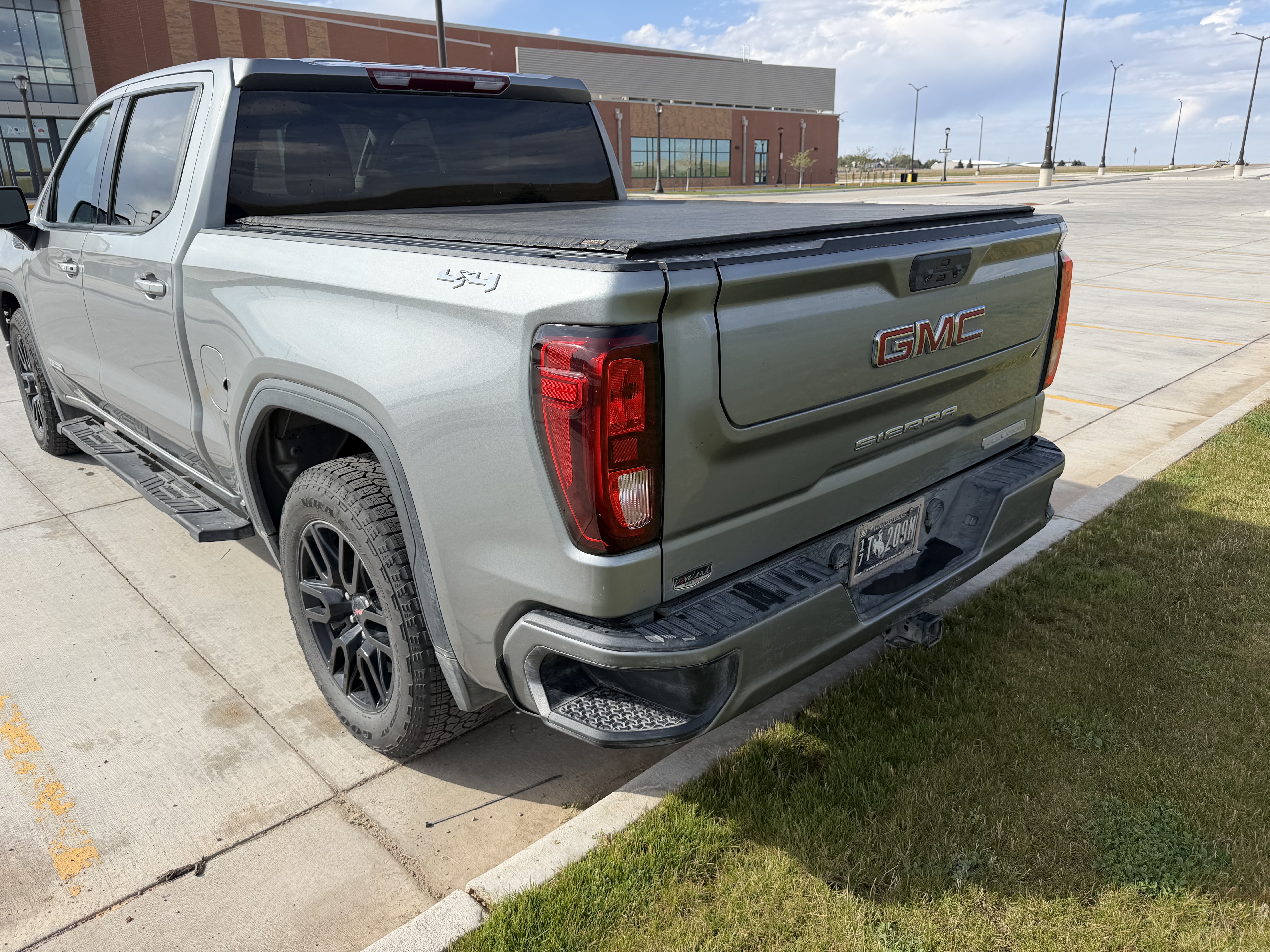 Used 2023 GMC Sierra 1500 Elevation AWD/4WD image 5