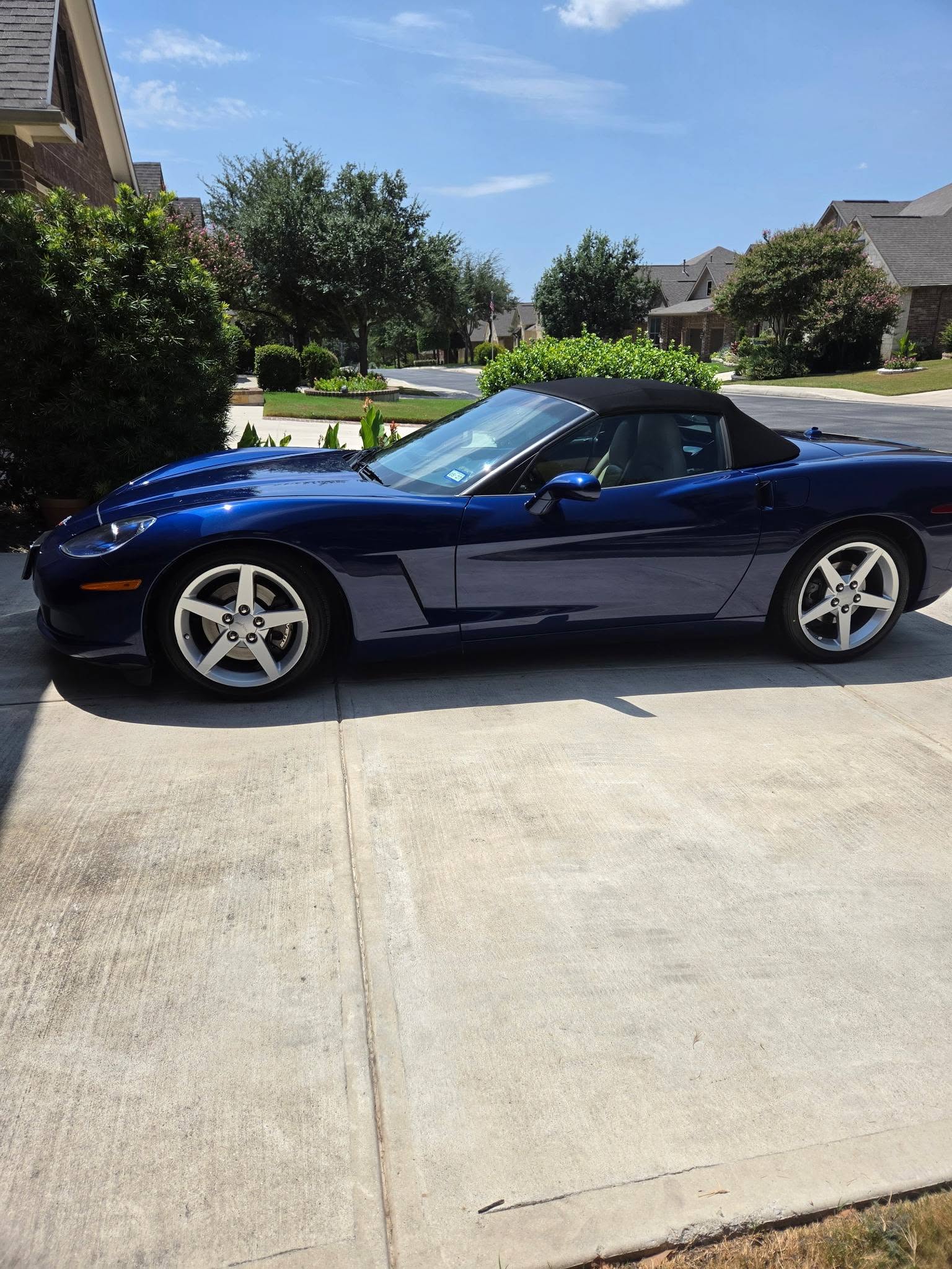 Used 2005 Chevrolet Corvette Convertible w/ Preferred Equipment Group RWD image 2