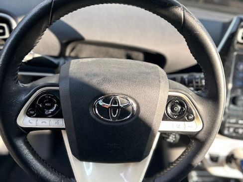 Used 2017 Toyota Prius Three Touring image 14