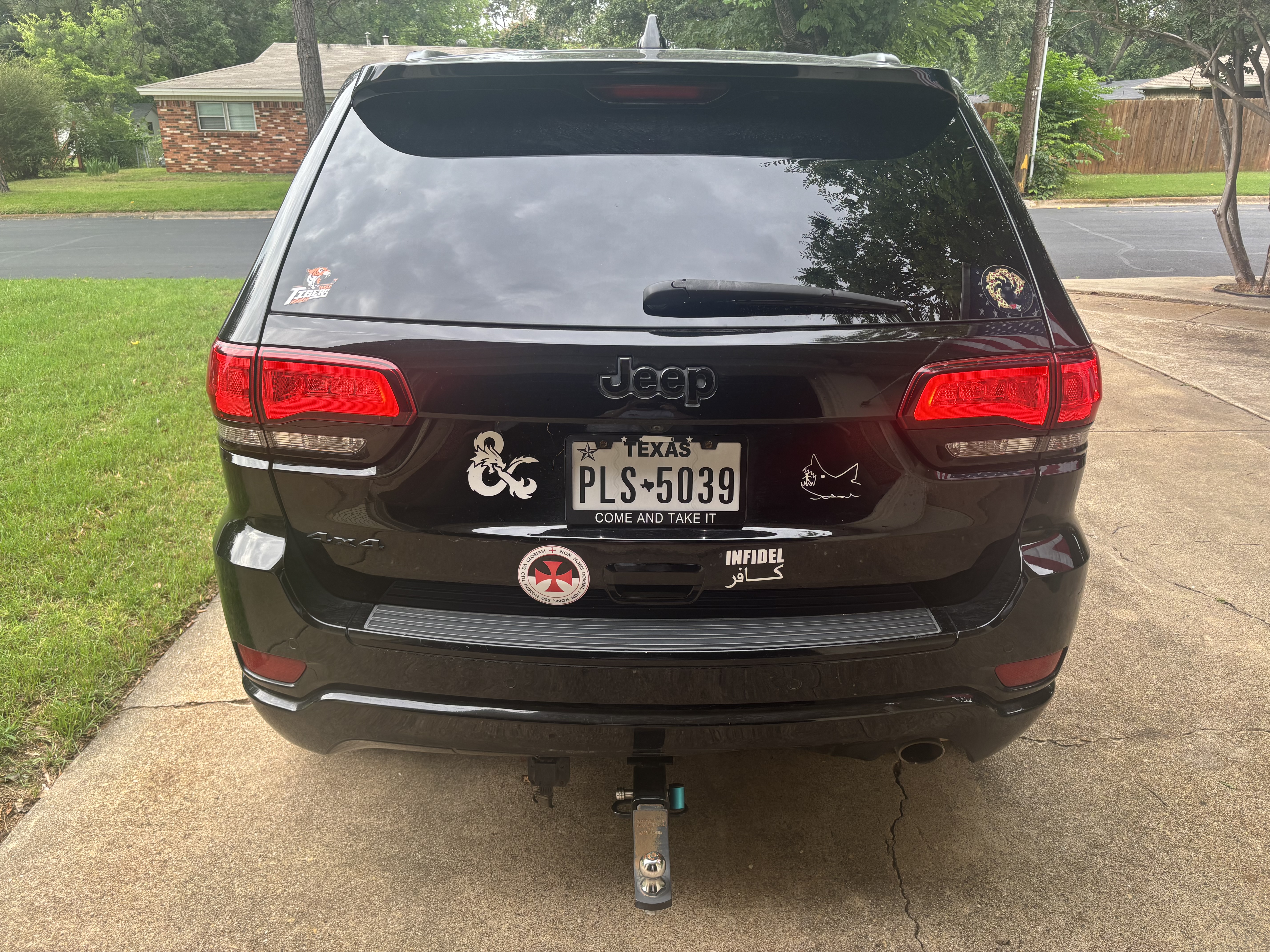 Used 2017 Jeep Grand Cherokee Altitude AWD/4WD image 5