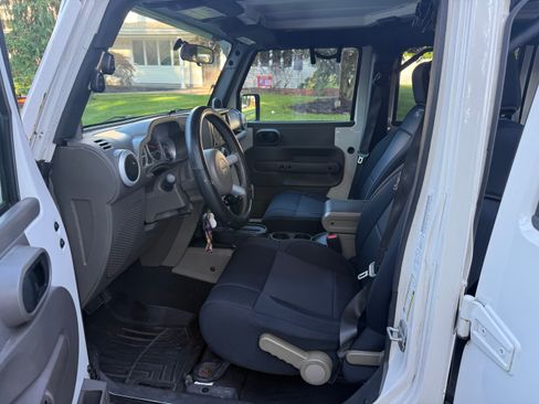 Used 2010 Jeep Wrangler Unlimited Sahara AWD/4WD image 11