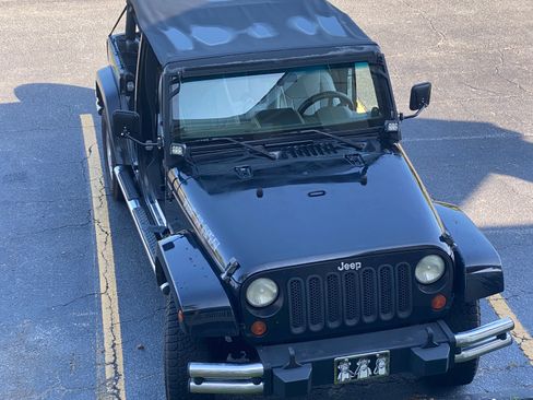 Used 2007 Jeep Wrangler Unlimited Sahara w/ Dual Top Group image 5