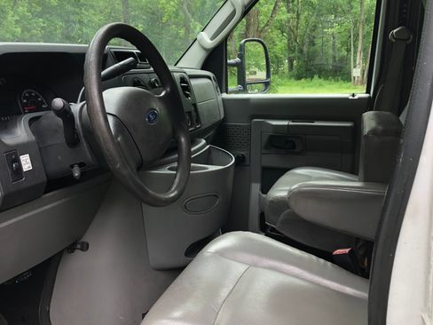 Used 2016 Ford E-350 and Econoline 350 Super Duty RWD image 10