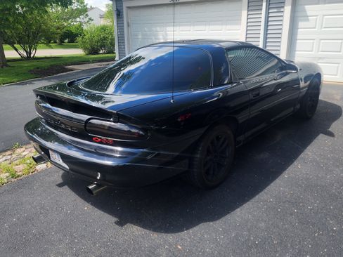Used 2000 Chevrolet Camaro Z28 w/ SS Performance/Appearance Pkg image 9
