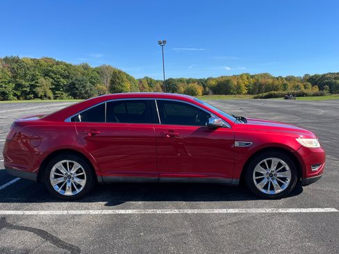 Used 2010 Ford Taurus Limited image 2