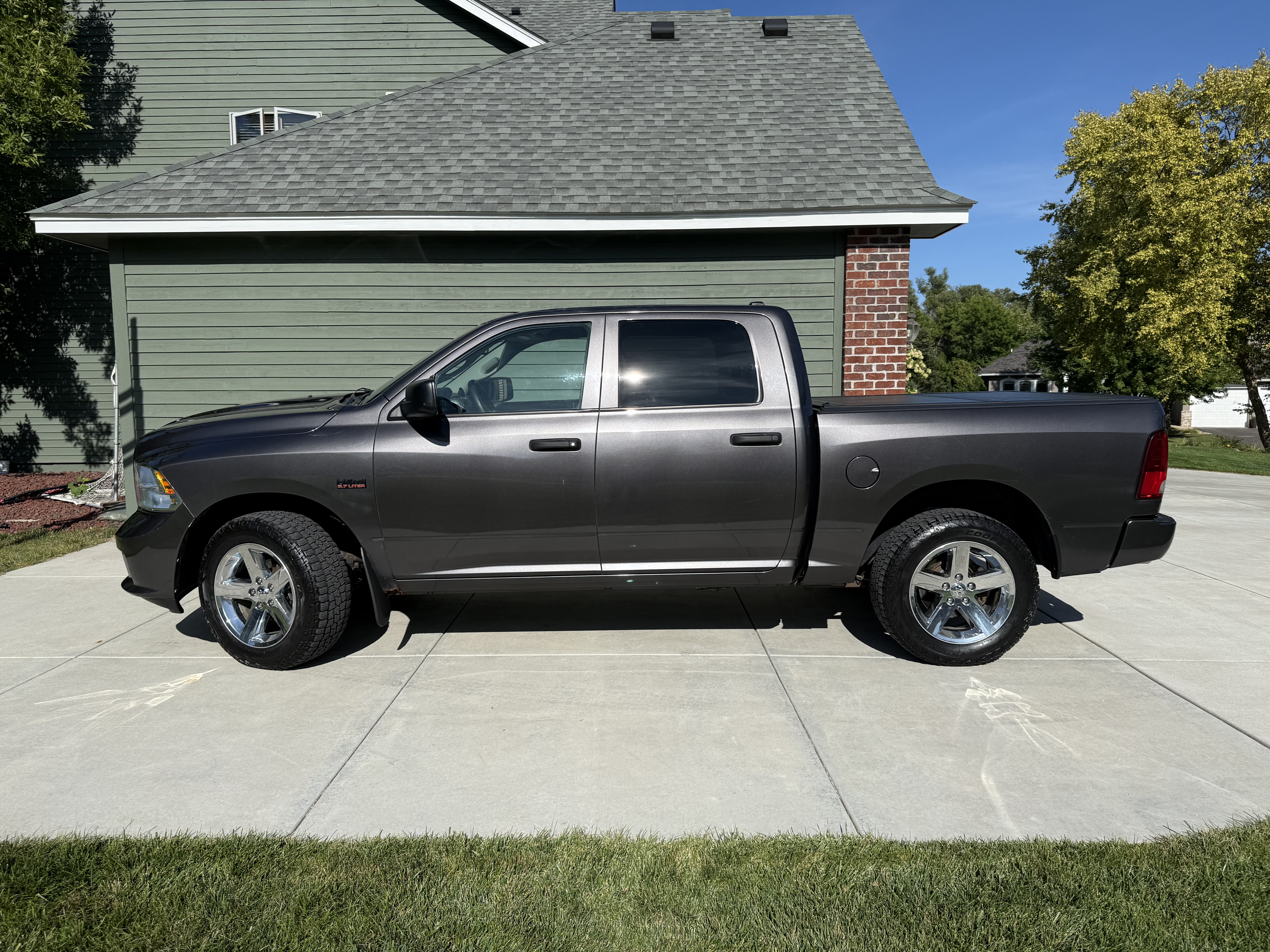 Used 2015 RAM 1500 Express AWD/4WD image 2